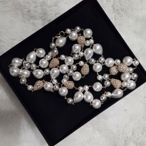 Elegant Pearl and Gold Women's Necklace